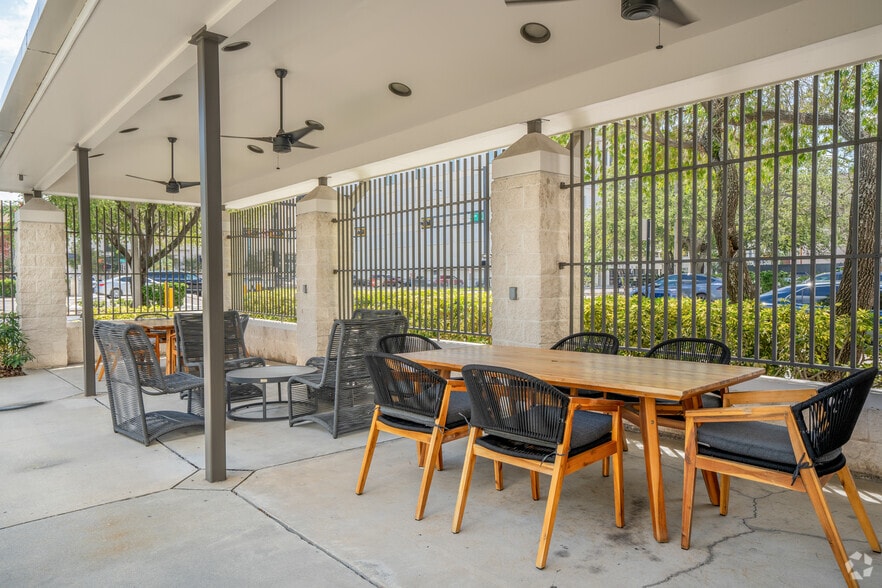 More Photos Of 610 E Zack St, Tampa Office For Lease