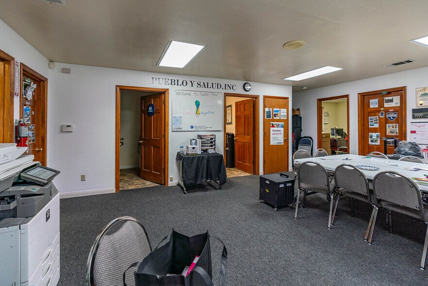More Photos Of 39126-39130 3rd St E, Palmdale Service For Sale