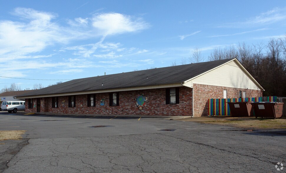 More Photos Of 501 S 1st St, Jacksonville Daycare Center For Lease