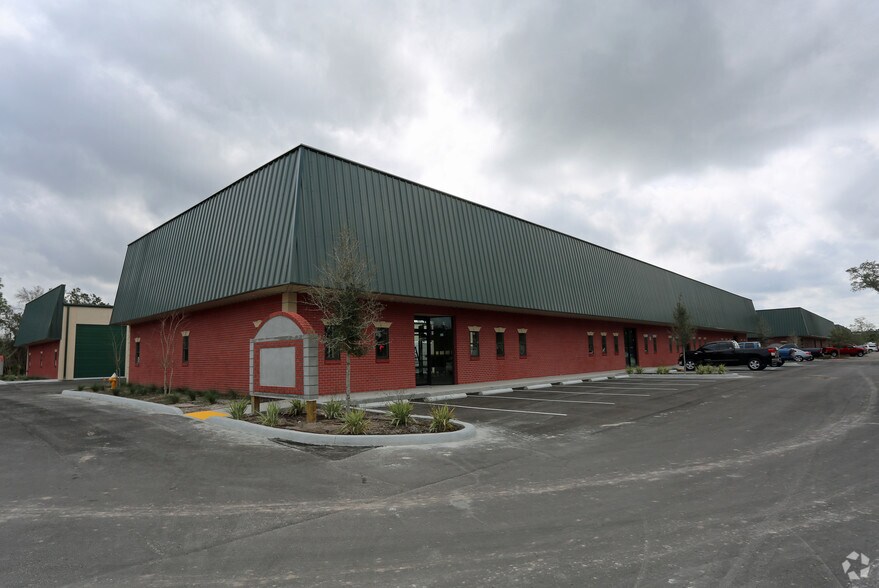 More Photos Of 13377 W Hillsborough Dr, Tampa Unknown For Lease