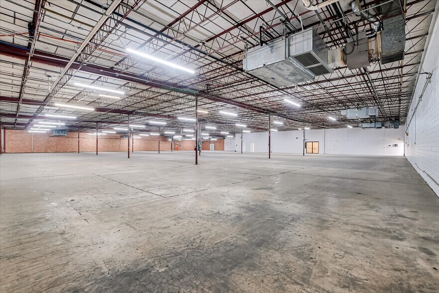 More Photos Of 1734 Centennial Blvd, San Antonio Warehouse For Sale