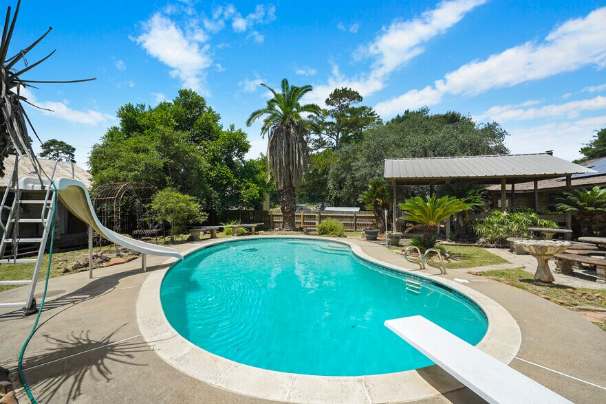 More Photos Of 19493 Keenan Cut Off Rd, Montgomery Office Residential For Sale