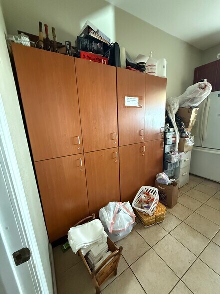 More Photos Of 323 W Powell Blvd, Gresham Freestanding For Lease