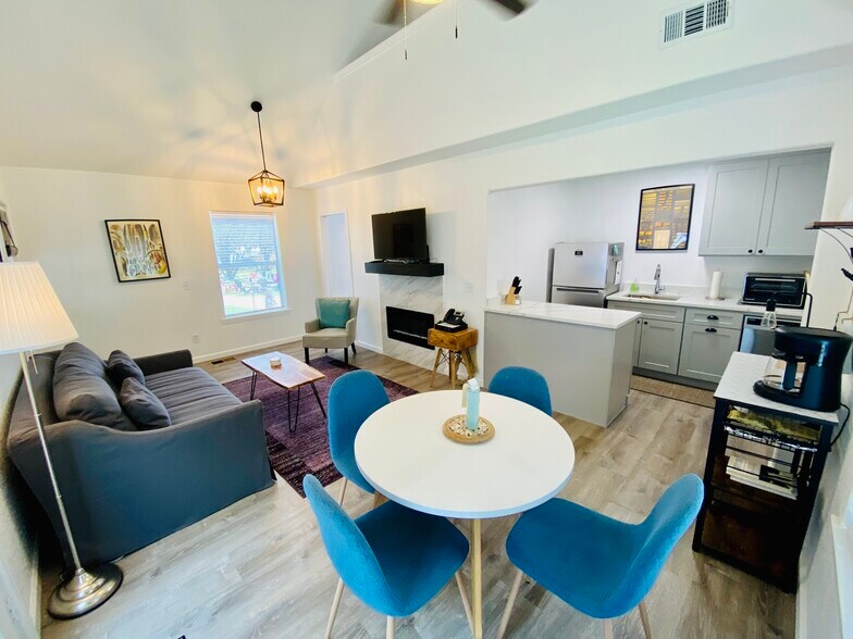 More Photos Of 104 Scudder Ln, Wimberley Hotel For Sale
