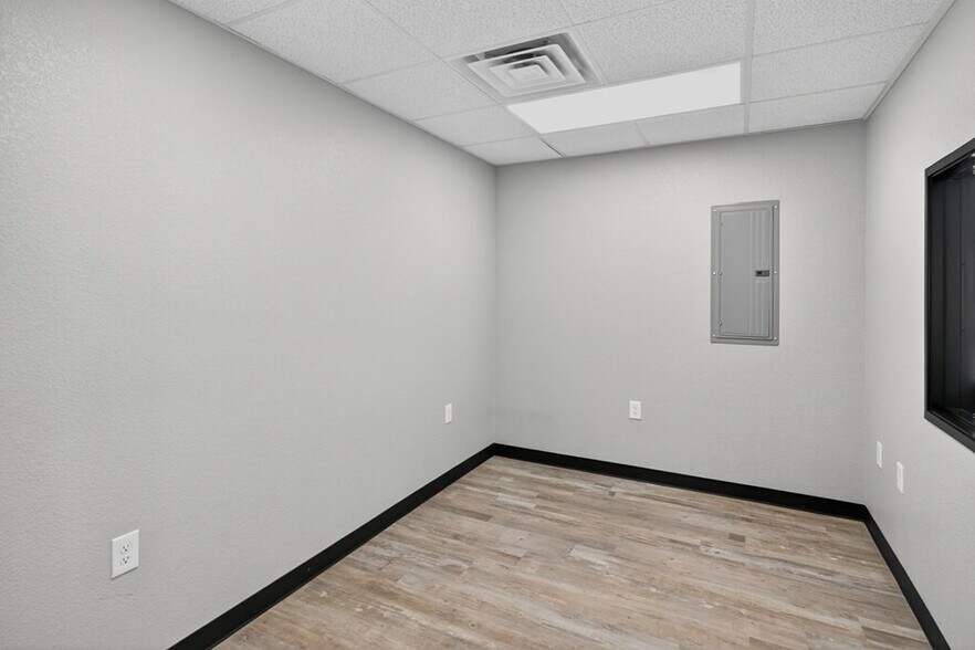 More Photos Of 16751 W Basin St, Odessa Warehouse For Lease