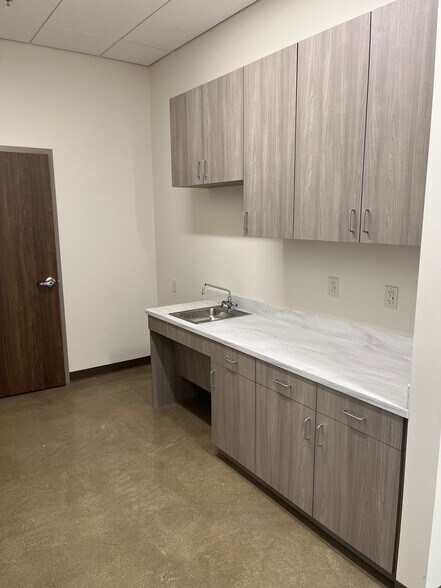 More Photos Of 1100 Lakeside Parkway, Flower Mound Industrial For Lease