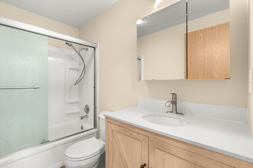 More Photos Of 430 Metzler St, Molalla Apartments For Sale