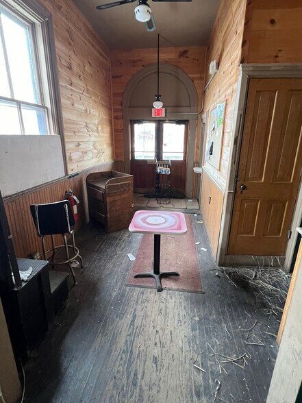 More Photos Of 100 E Grove St, Poplar Grove Freestanding For Lease