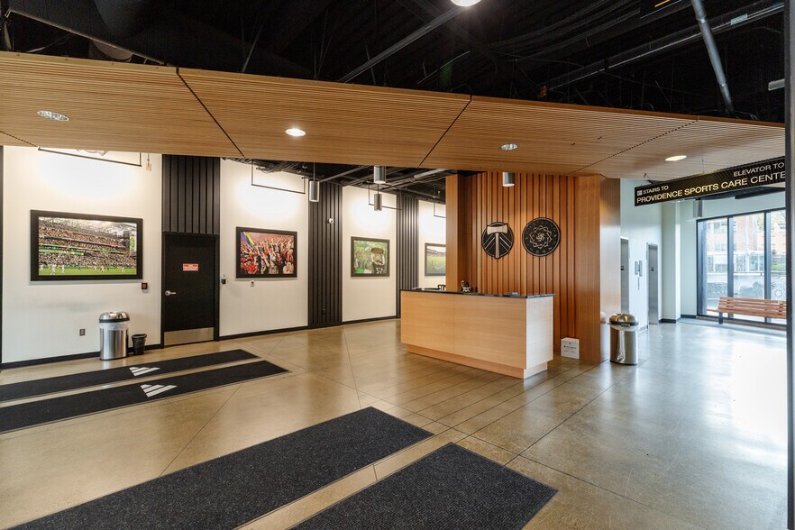 More Photos Of 909 SW 18th Ave, Portland Health Club For Lease