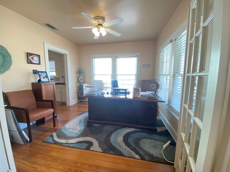 More Photos Of 306 S Tennessee St, McKinney Office For Lease