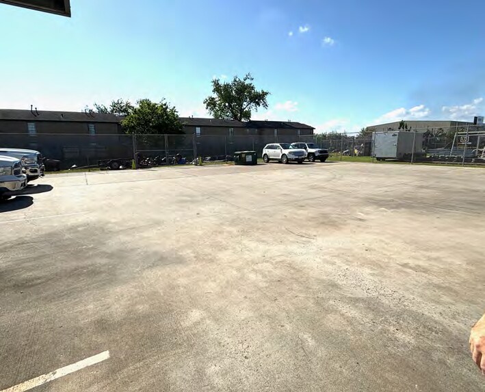More Photos Of 2154 Pansy St, Pasadena Light Distribution For Lease