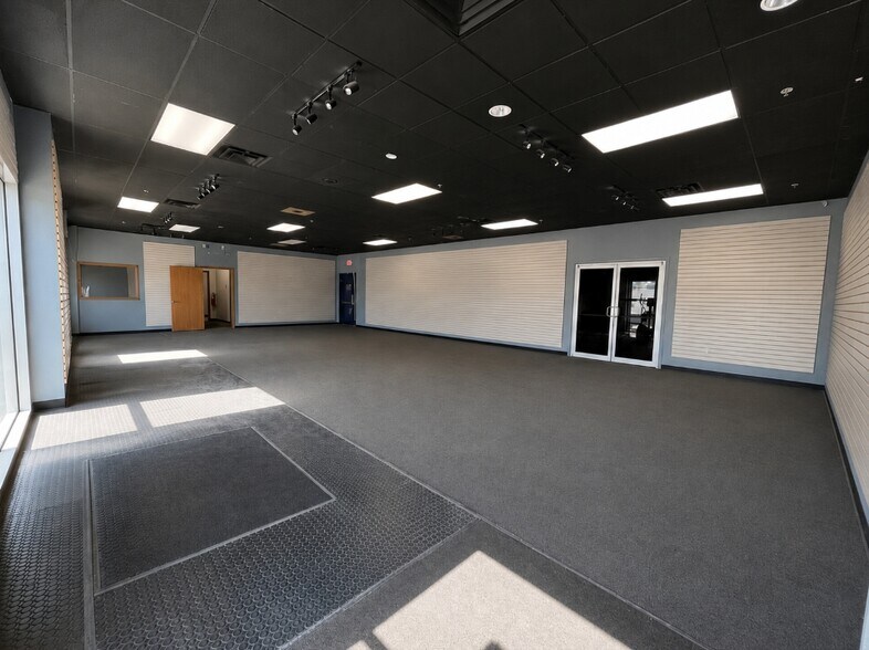More Photos Of 562 S Reynolds Rd, Toledo Warehouse For Lease