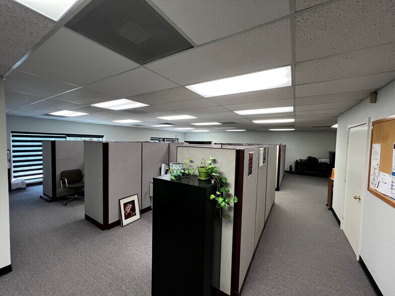 More Photos Of 1455 Lemay Dr, Carrollton Light Distribution For Sale