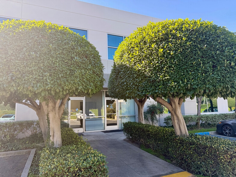 More Photos Of 32 Mauchly, Irvine Manufacturing For Sale