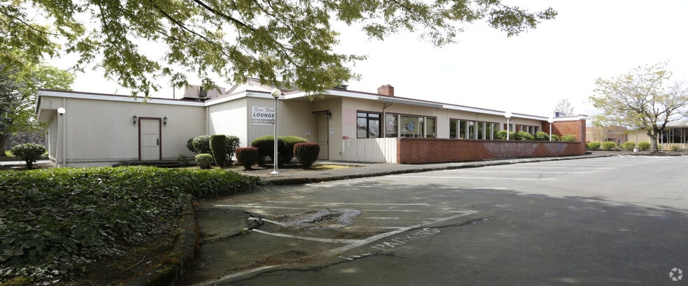 More Photos Of 2288 Country Club Rd, Woodburn Restaurant For Sale