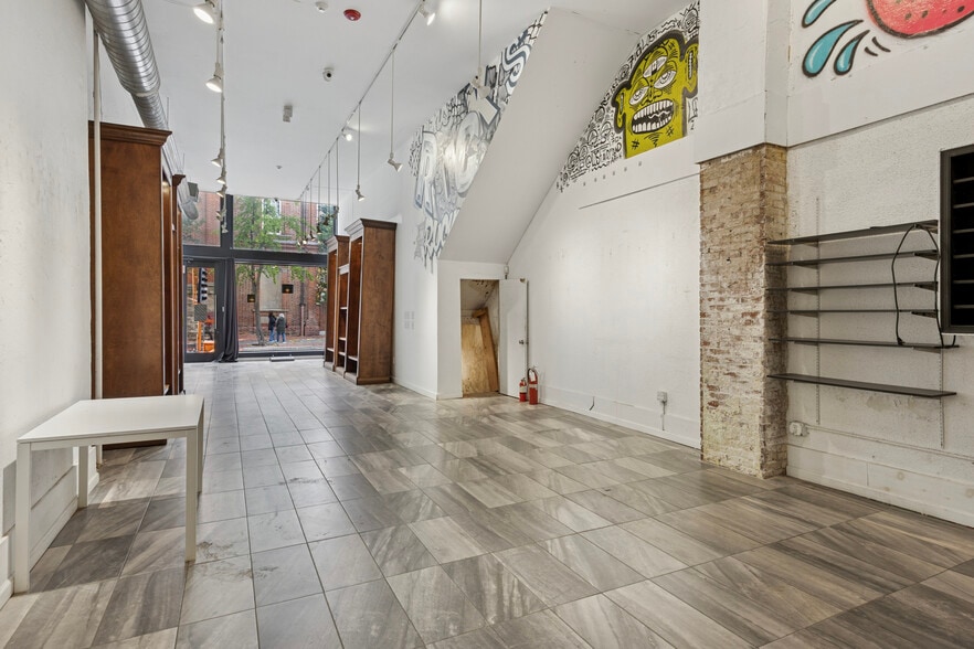 More Photos Of 27 N 2nd St, Philadelphia Storefront For Lease