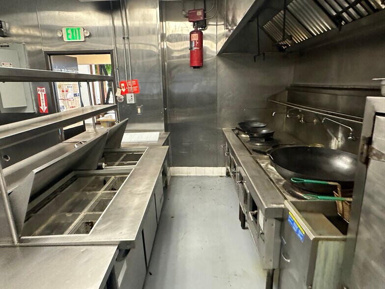 More Photos Of 3500 Wilshire Blvd, Los Angeles General Retail For Sale