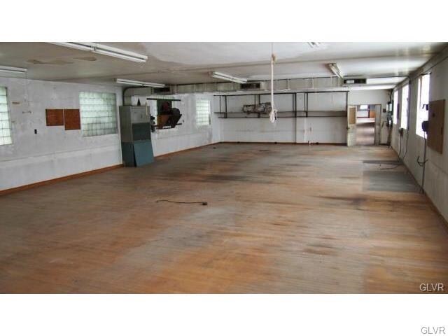 More Photos Of 324-326 Washington St, Walnutport Office For Sale