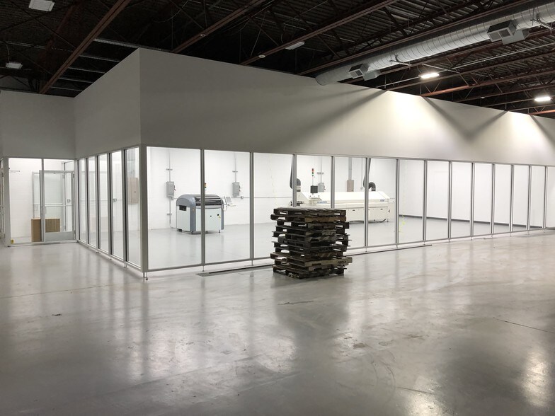 More Photos Of 3755 N Dunlap St, Arden Hills Light Manufacturing For Lease