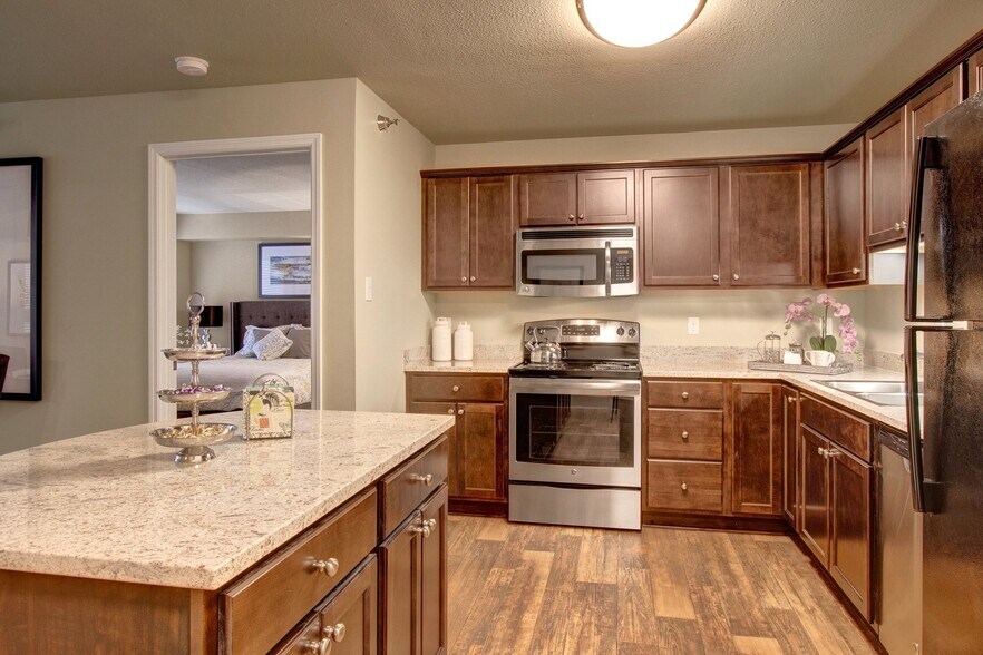 More Photos Of 8617 Edinbrook Xing, Brooklyn Park Apartments For Sale
