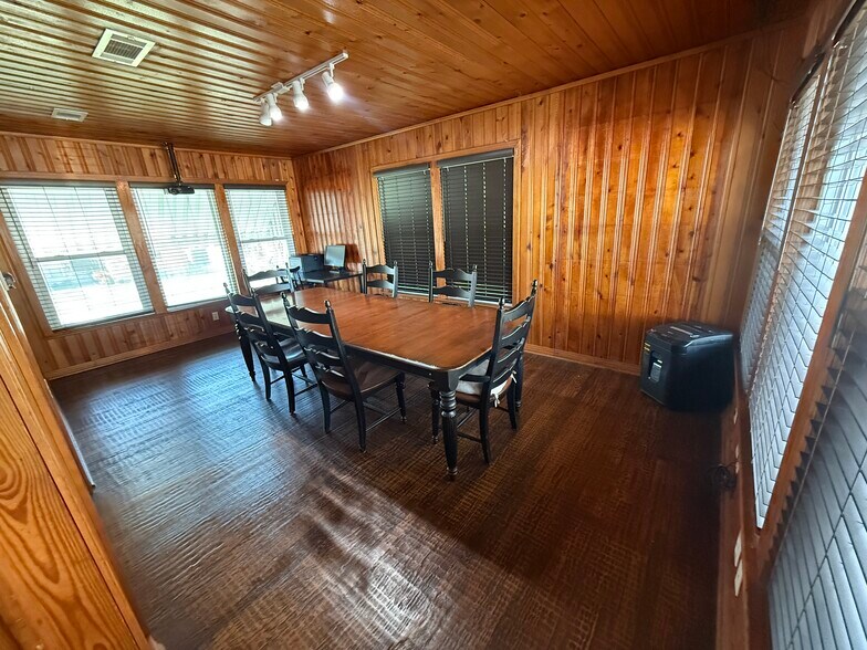 More Photos Of 513 S Tennessee St, McKinney Office For Sale