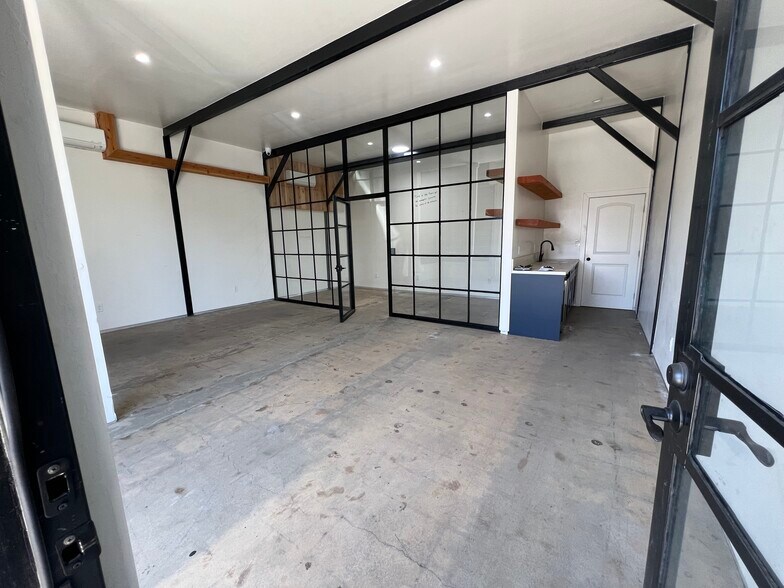 More Photos Of 9127 S Western Ave, Los Angeles Storefront For Lease