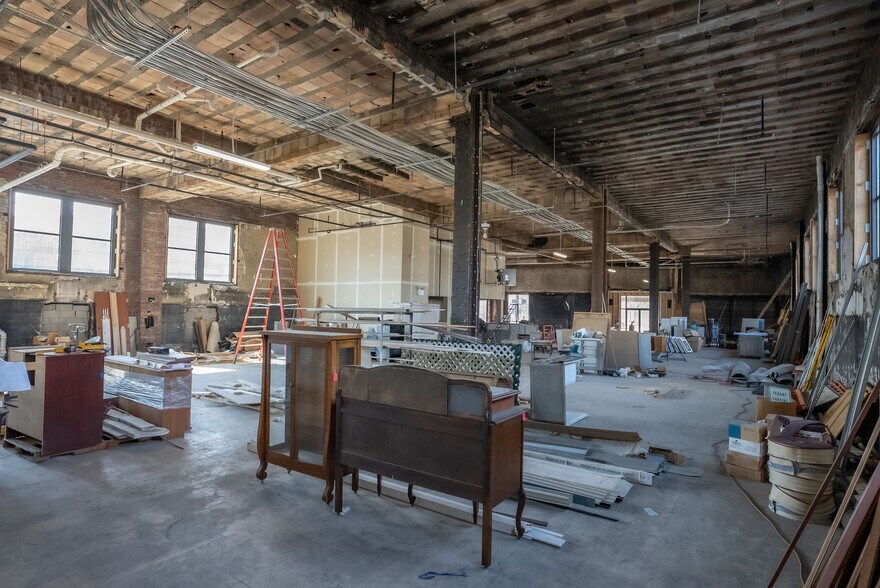 More Photos Of 253 E Washington St, New Castle Office For Lease