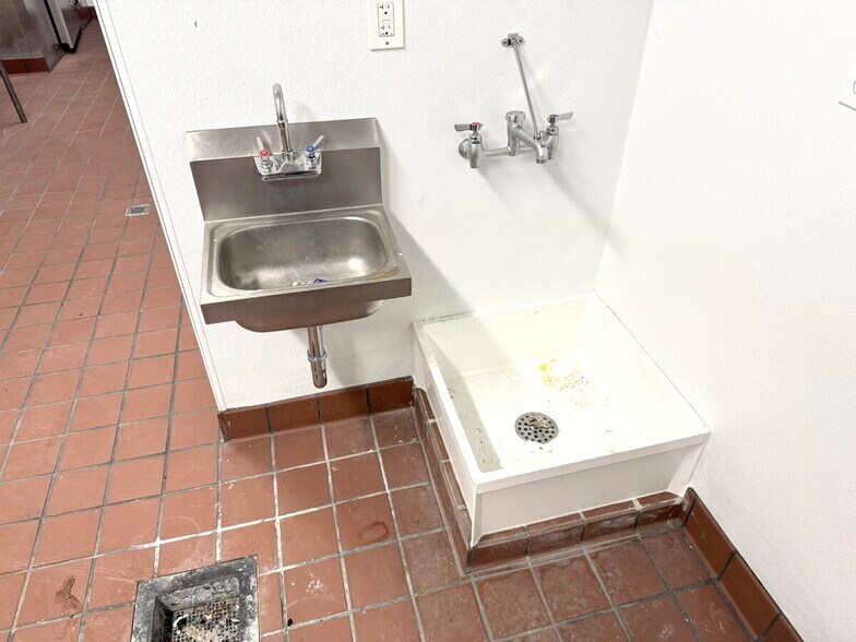 More Photos Of 100-112 W 9th St, Los Angeles Office For Lease