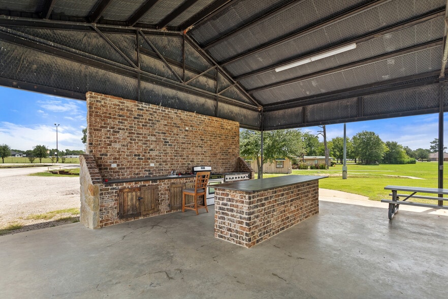 More Photos Of 10855 US Highway 69 N, Tyler Trailer Camper Park For Sale