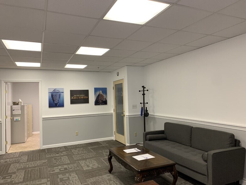 More Photos Of 448 Turnpike St, Easton Office For Lease