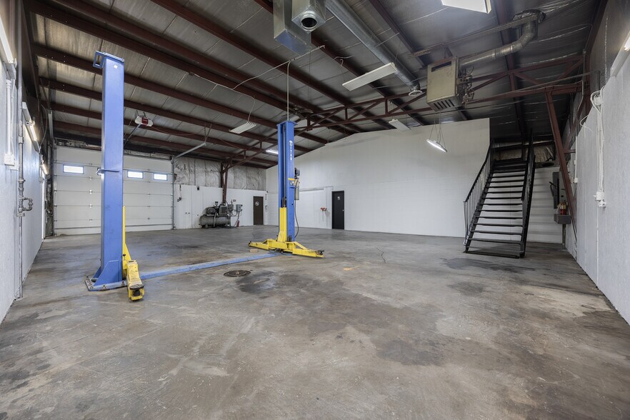 More Photos Of 1245 Memory Ln, Columbus Warehouse For Lease