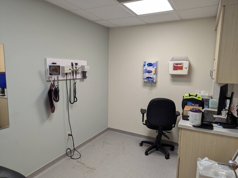 More Photos Of 775 Park Ave, Huntington Medical For Lease