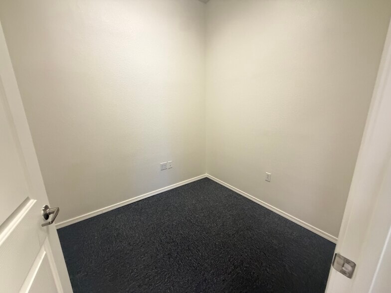 More Photos Of 1515 N Lake Havasu Ave, Lake Havasu City General Retail For Sale