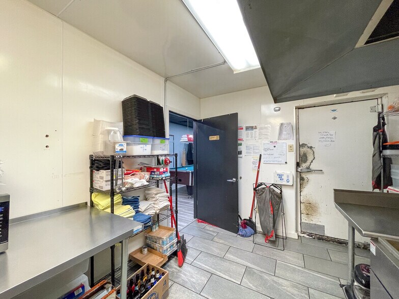 More Photos Of 1119 Thomas St, Redfield General Retail For Sale