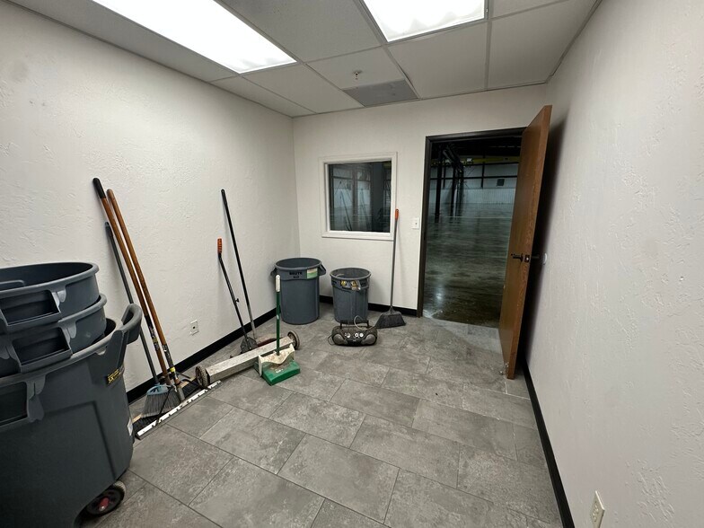 More Photos Of 4800 S Council Rd, Oklahoma City Warehouse For Lease