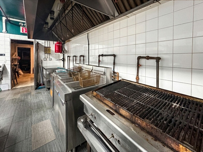 More Photos Of 646 Manhattan Ave, Brooklyn Storefront Retail Residential For Lease