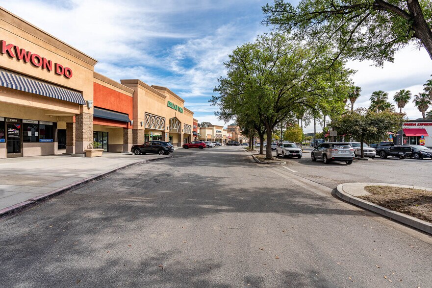 More Photos Of 31884-31940 Castaic Rd, Castaic Unknown For Lease