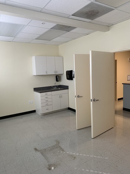 More Photos Of 1155 35th Ln, Vero Beach Medical For Lease