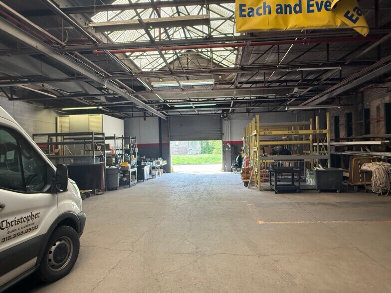 More Photos Of 3014 W Fillmore St, Chicago Warehouse For Lease