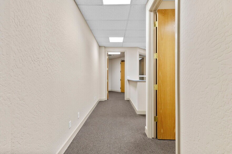 More Photos Of 13620 Lincoln Way, Auburn Office For Lease