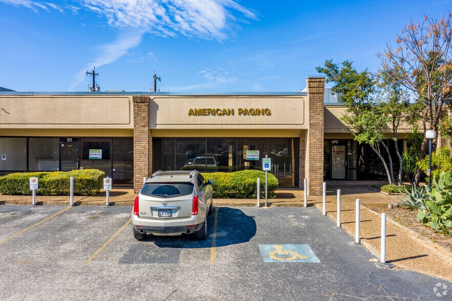 More Photos Of 2411 NE Loop 410, San Antonio Research And Development For Lease