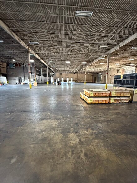 More Photos Of 2900 Datsun Dr, Memphis Distribution For Lease