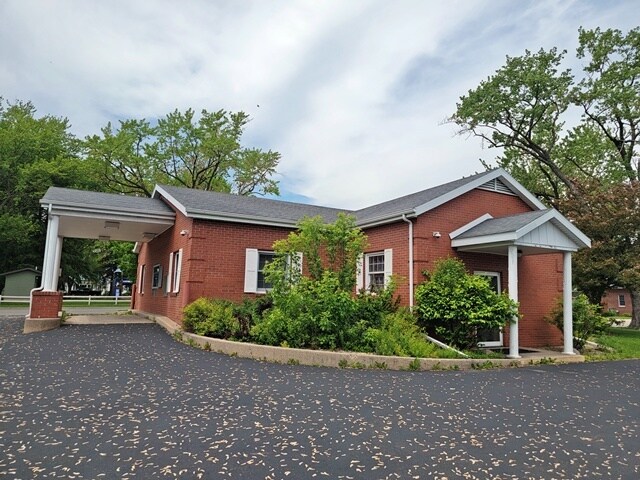More Photos Of 204 S Main St, Loyal Bank For Sale