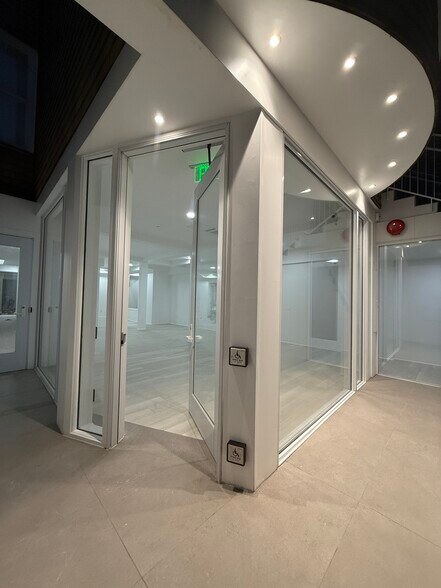 More Photos Of 3516 Sacramento St, San Francisco Storefront Retail Office For Lease