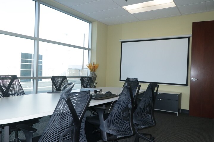 More Photos Of 2816 Columbia St, Torrance Light Distribution For Lease