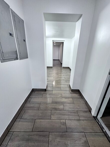 More Photos Of 302 W Defee Ave, Baytown Specialty For Sale