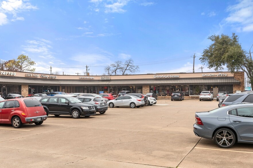 More Photos Of 16912-16972 Old Galveston Rd, Webster Unknown For Lease
