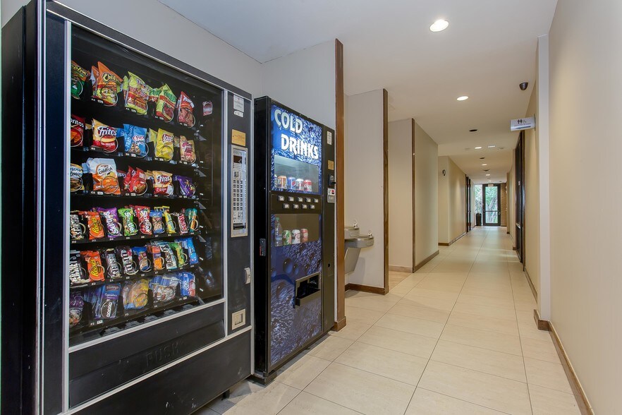 More Photos Of 17400 N Dallas Pky, Dallas Office For Lease