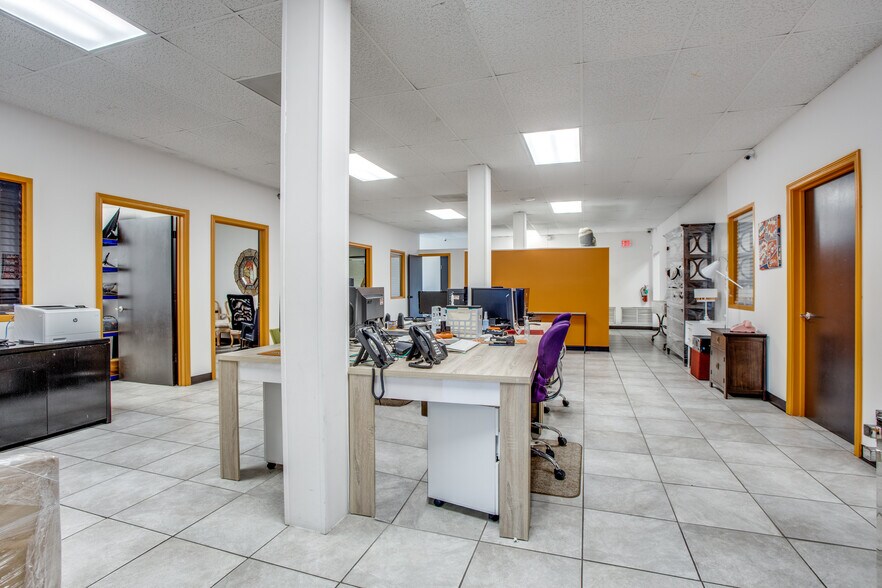 More Photos Of 502 N Haskell Ave, Dallas Office For Sale