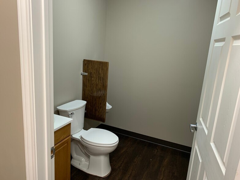 More Photos Of 17920 Huffmeister Rd, Cypress Office For Lease